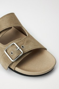 FLAT LEATHER SANDALS WITH BUCKLE