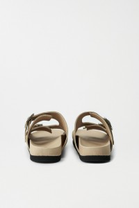 SANDALIAS DE PIEL CON HEBILLAS