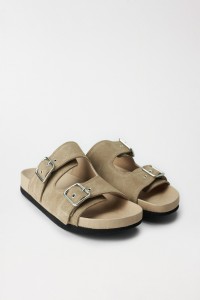 SANDALIAS DE PIEL CON HEBILLAS