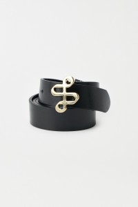 CEINTURE EN CUIR AVEC MARQUAGE DOR SUR LA BOUCLE