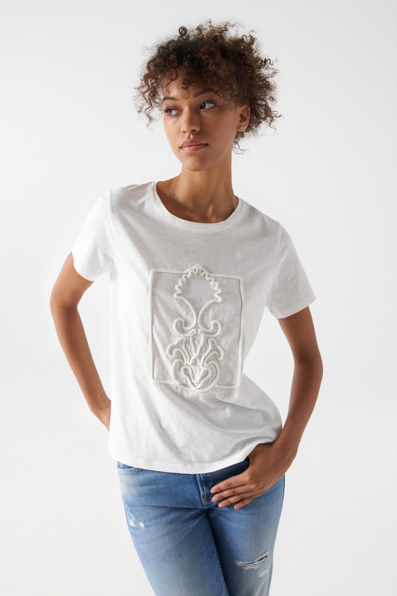 T-SHIRT AVEC GRAPHIQUE EN CORDE