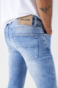 SKINNY MEDIUM WASH JEANS