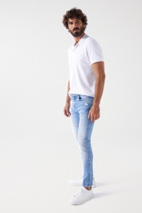 SKINNY-JEANS MIT MITTLERER WASCHUNG