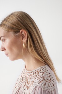 BLOUSE WITH LACE DETAIL