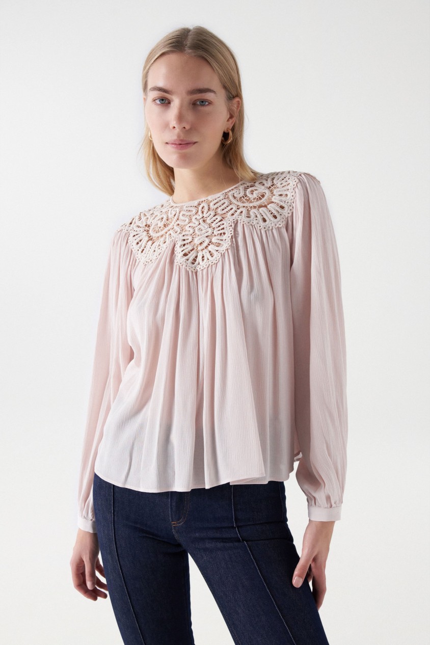 BLOUSE AVEC DENTELLE