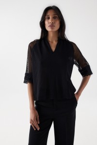 BLUSA DE ENCAJE CON LUNARES