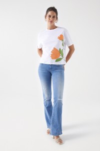 T-SHIRT DETALHE GRFICO FLOR