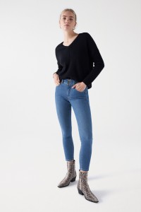 JEANS SECRET PUSH IN SKINNY COM DETALHES