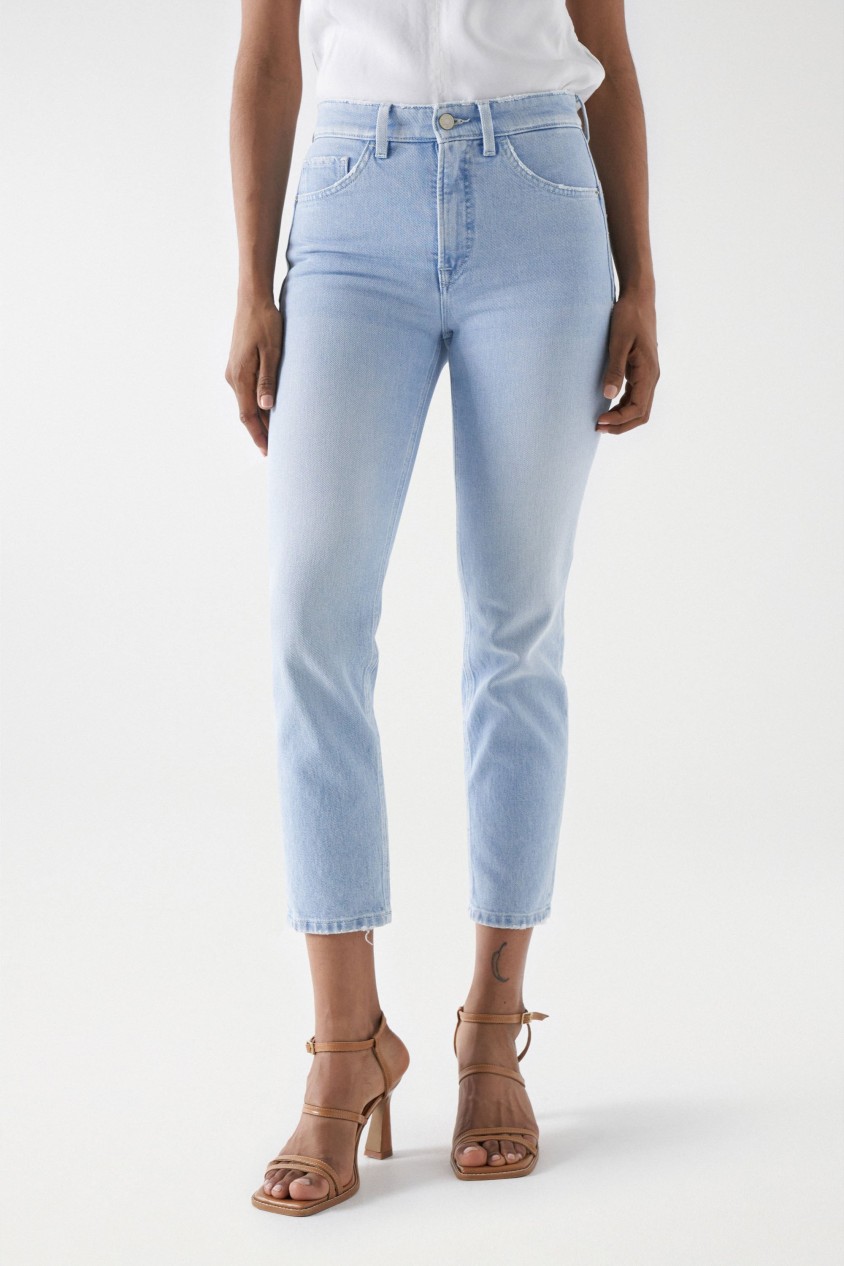 FAITH PUSH IN CROPPED JEANS