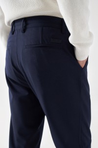 PANTALN CHINO CON CORDN INTERIOR