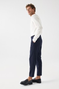 PANTALN CHINO CON CORDN INTERIOR