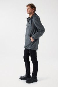 PARKA IMPERMEABLE CON CAPUCHA