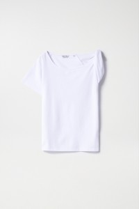 T-SHIRT WITH FOLD DETAIL ON THE SLEEVE