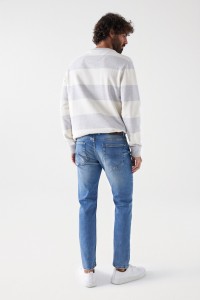 REGULAR-JEANS MIT RISSEN