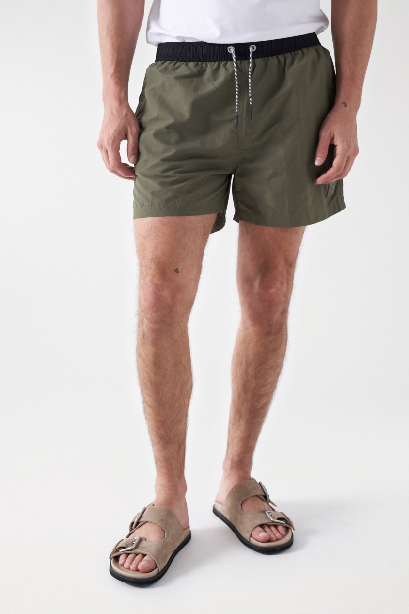 SHORT DE BAIN UNI AVEC CORDON DE SERRAGE