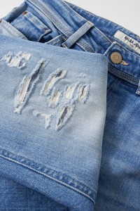 TRUE-JEANS MIT RISSEN