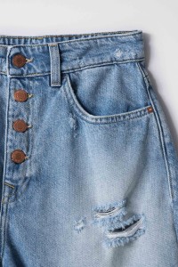 SHORTS AUS DENIM, TRUE-SCHNITT, MIT RISSEN