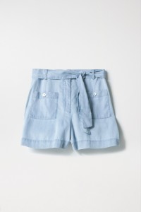 LIGHTDENIM-SHORTS MIT TASCHEN