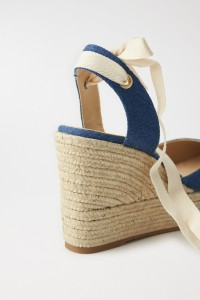 ESPADRILLES MIT KEILABSATZ AUS DENIM