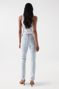 TRUE SLIM LEG LOW RISE JEANS