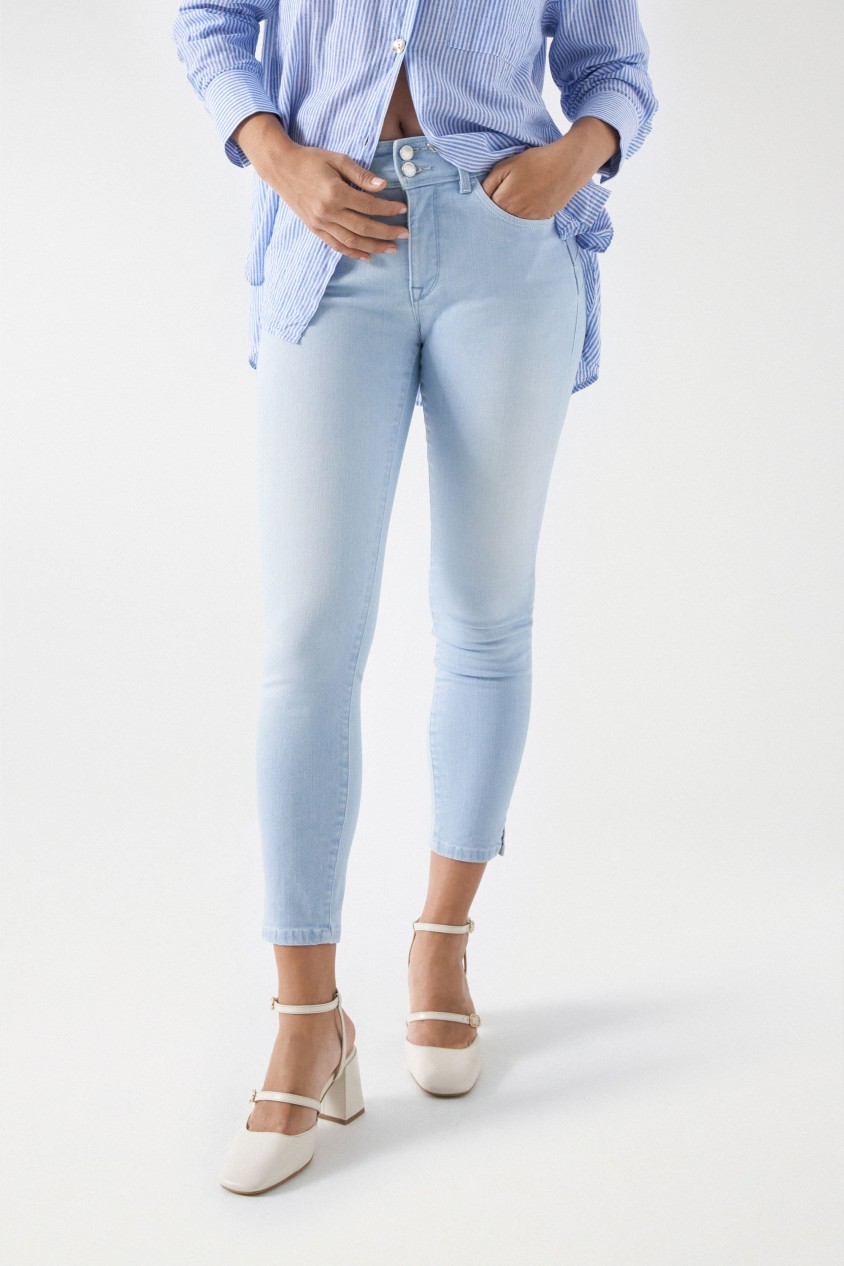 SECRET PUSH IN CROPPED SKINNY JEANS