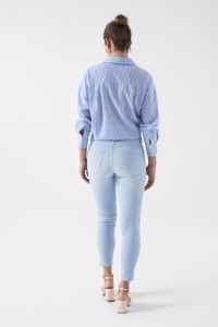 SECRET PUSH IN CROPPED SKINNY JEANS