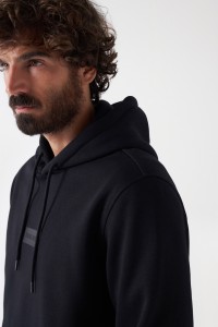 HOODIE COM DETALHE DE BRANDING