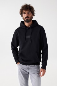 KAPUZENPULLOVER MIT MARKENAUFDRUCK