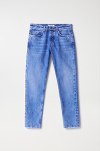 SLIM FIT MEDIUM WASH JEANS