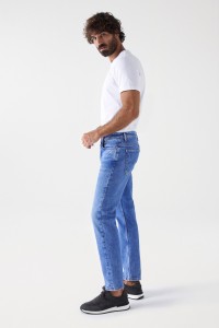 SLIM FIT MEDIUM WASH JEANS