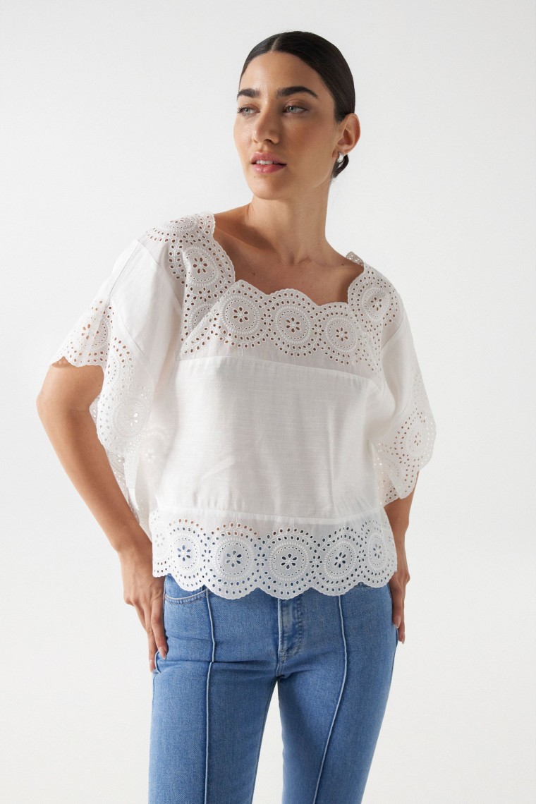 EMBROIDERED TOP