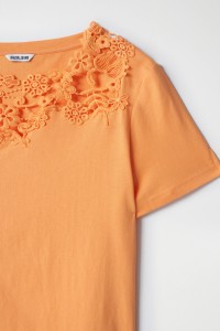 T-SHIRT WITH LACE DETAIL