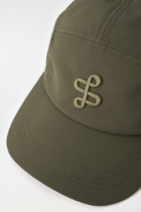 CASQUETTE EN TISSU TECHNIQUE AVEC LOGO