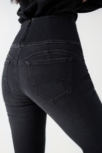 DIVA JEANS MIT GLANZVERZIERUNG