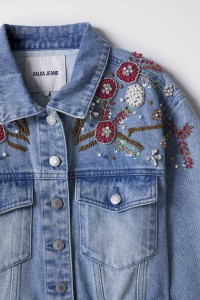 JEANSJACKE MIT ZIERSTICKEREI