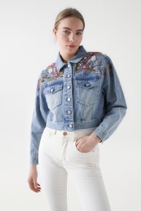 JEANSJACKE MIT ZIERSTICKEREI