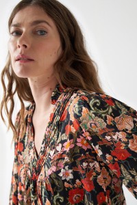 BLUSA CON ESTAMPADO FLORAL