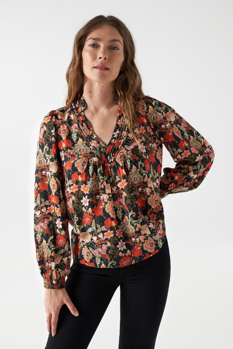 BLUSA CON ESTAMPADO FLORAL