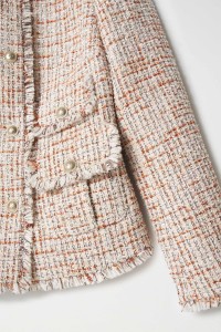 VESTE EN TWEED AVEC BOUTONS EN PERLE