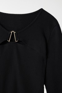 PULL EN MAILLE CTELE AVEC PENDELOQUE