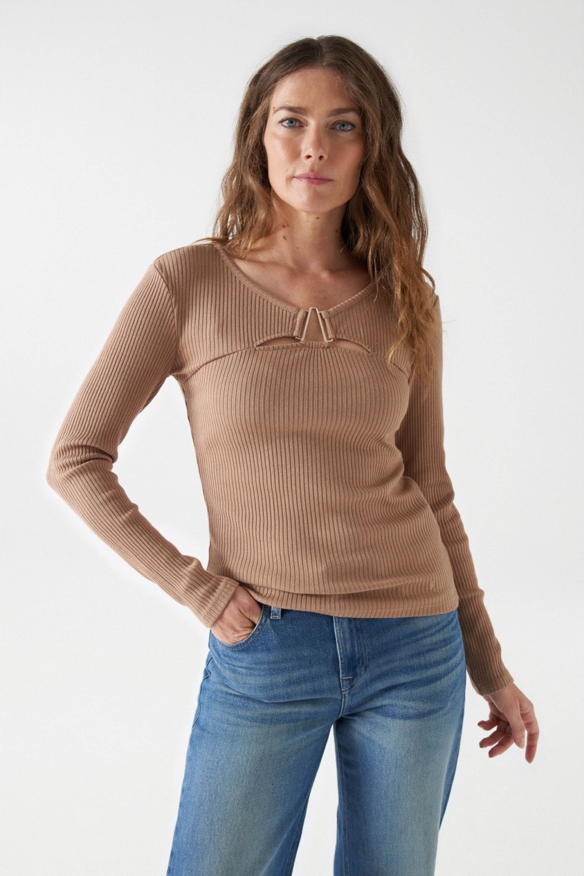 PULL EN MAILLE CTELE AVEC PENDELOQUE