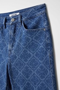 PATTERNED FAITH PUSH IN FLARE JEANS