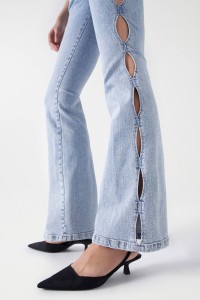 JEANS DESTINY PUSH UP FLARE COM EFEITO ENTRELACADO