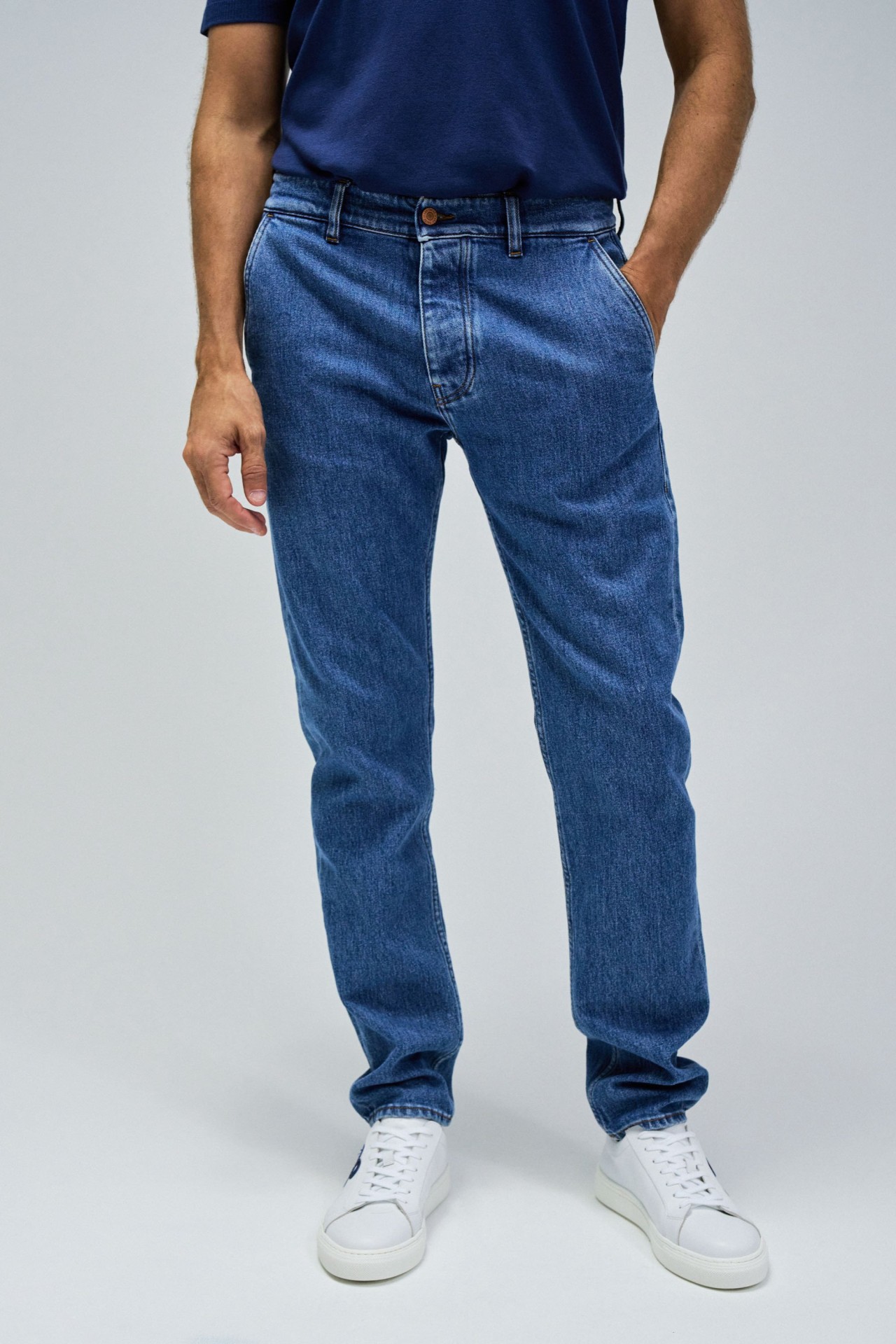 SLIM FIT JEANS WITH MEDIUM WASH