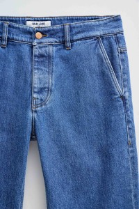 JEANS SLIM FIT MIT MITTLERER WASCHUNG