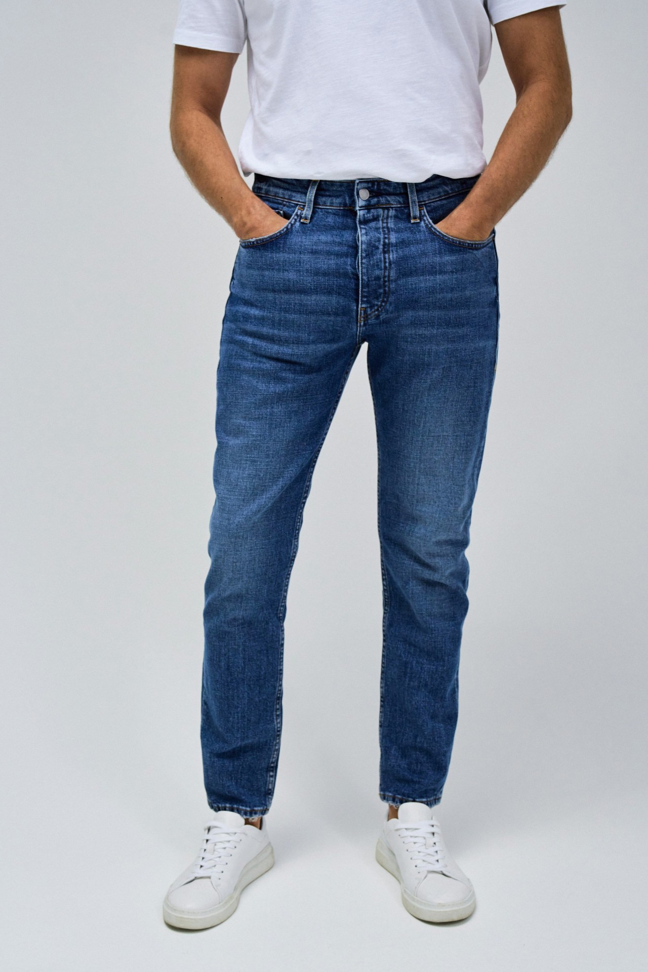 SLIM FIT JEANS WITH MEDIUM WASH