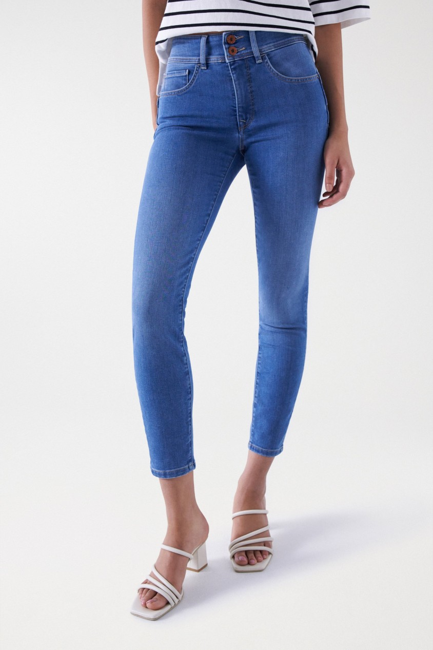 SECRET PUSH IN CROPPED SKINNY JEANS