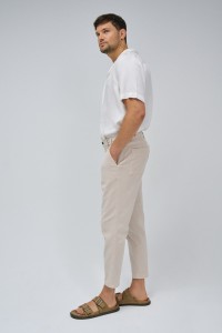 PANTALN CHINO CON CORDN INTERIOR