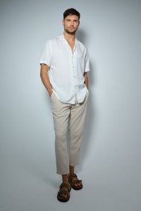 PANTALN CHINO CON CORDN INTERIOR