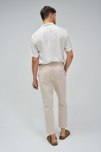 PANTALN CHINO CON CORDN INTERIOR